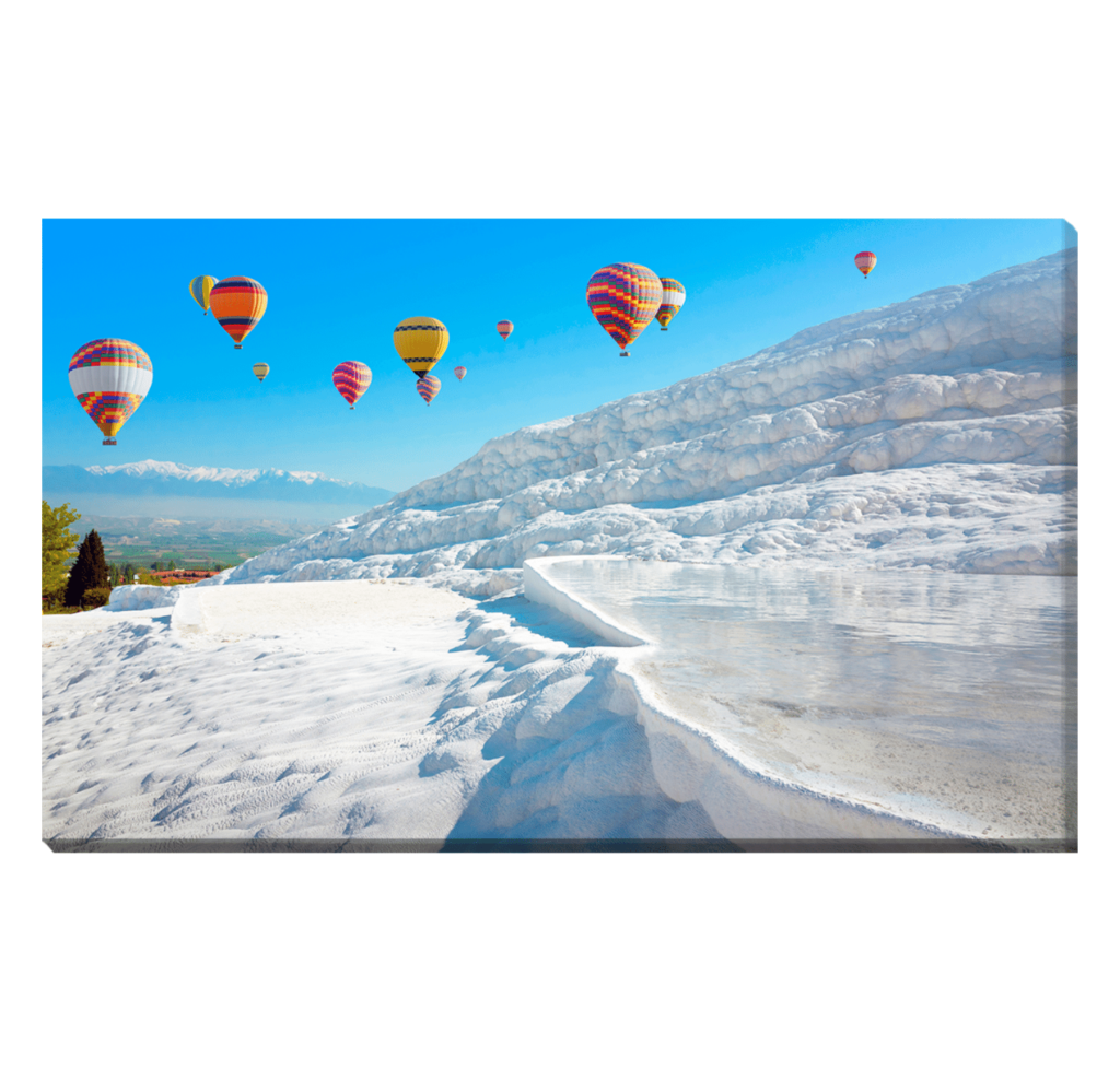 Globos de aire caliente volando sobre Pamukkale Turquía
