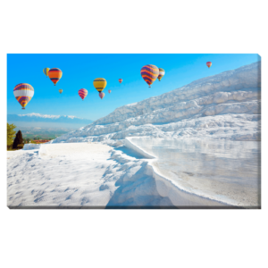 Globos de aire caliente volando sobre Pamukkale Turquía