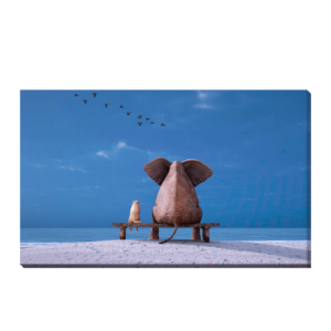 Elefante y perro sentados en una playa desierta